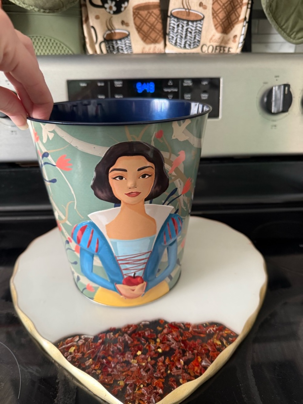 Disney Snow White Floral Popcorn Tin in Green, Black & Red - Picture 2 of 6